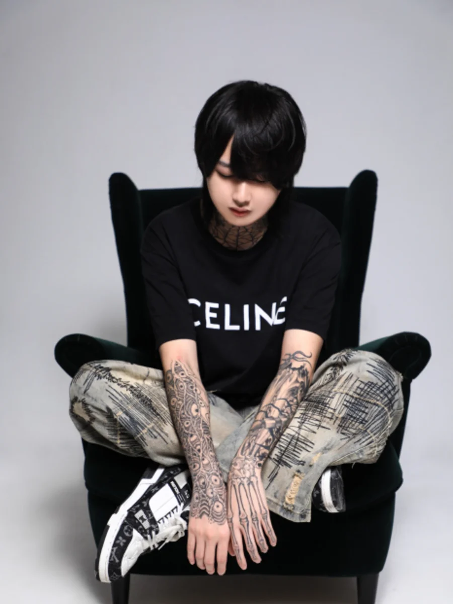シオン（タトゥー系）・Luxury by ACQUA所属のホスト写真