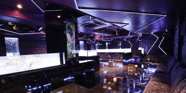 HANG OVERの店内